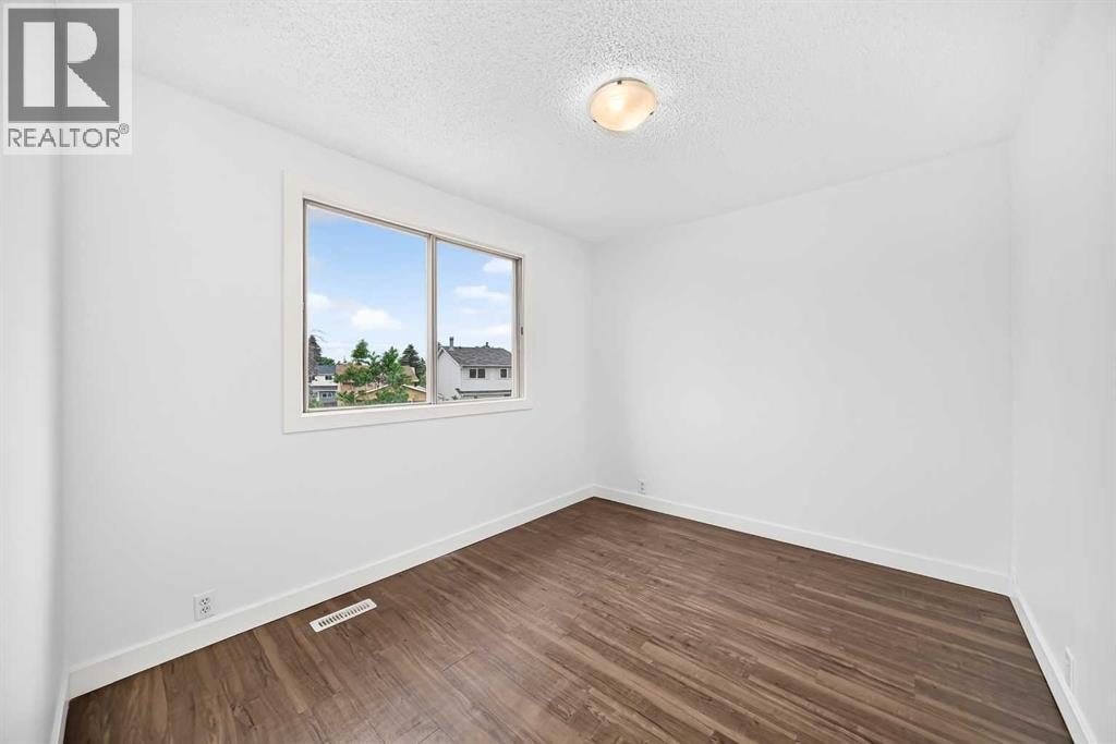 60 Erin Mount Crescent SE — photo 24