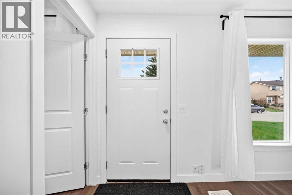 60 Erin Mount Crescent SE — photo 3
