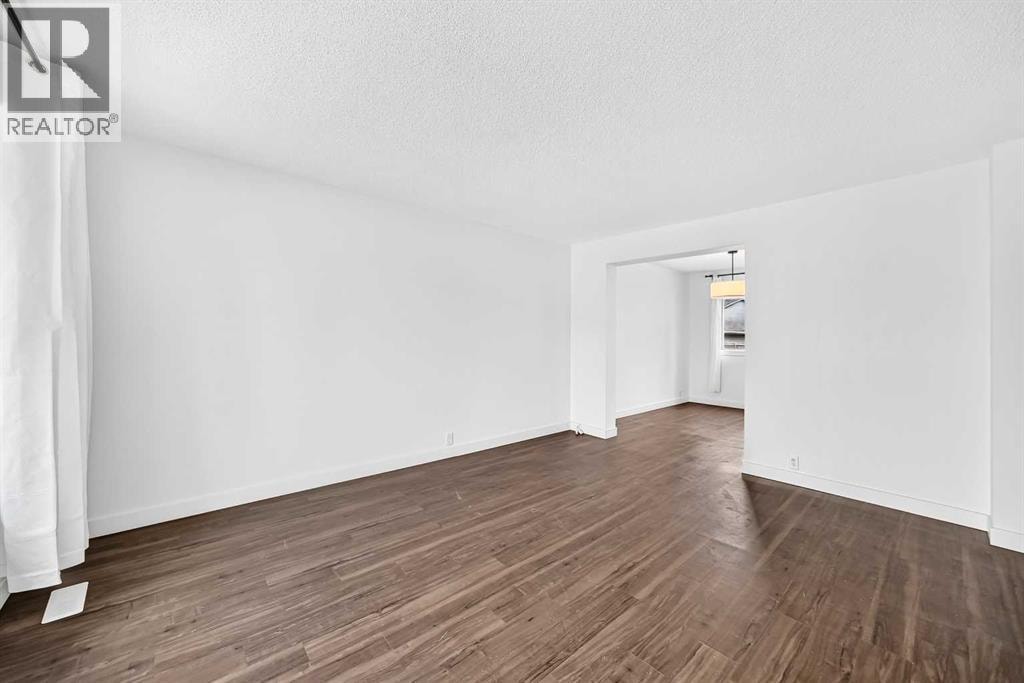 60 Erin Mount Crescent SE — photo 4