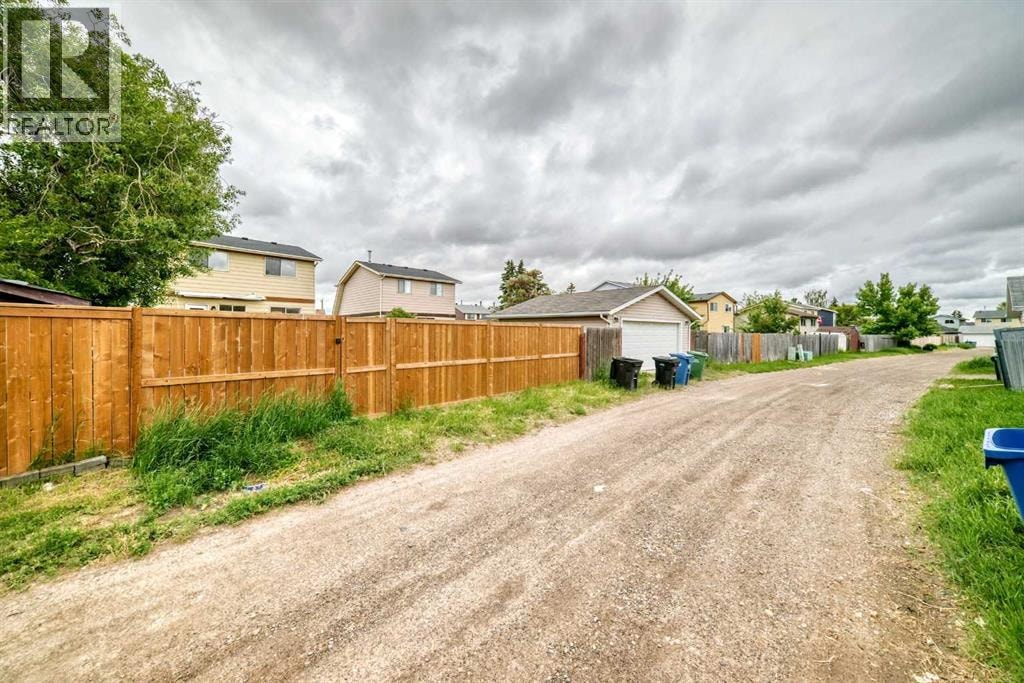 60 Erin Mount Crescent SE — photo 42