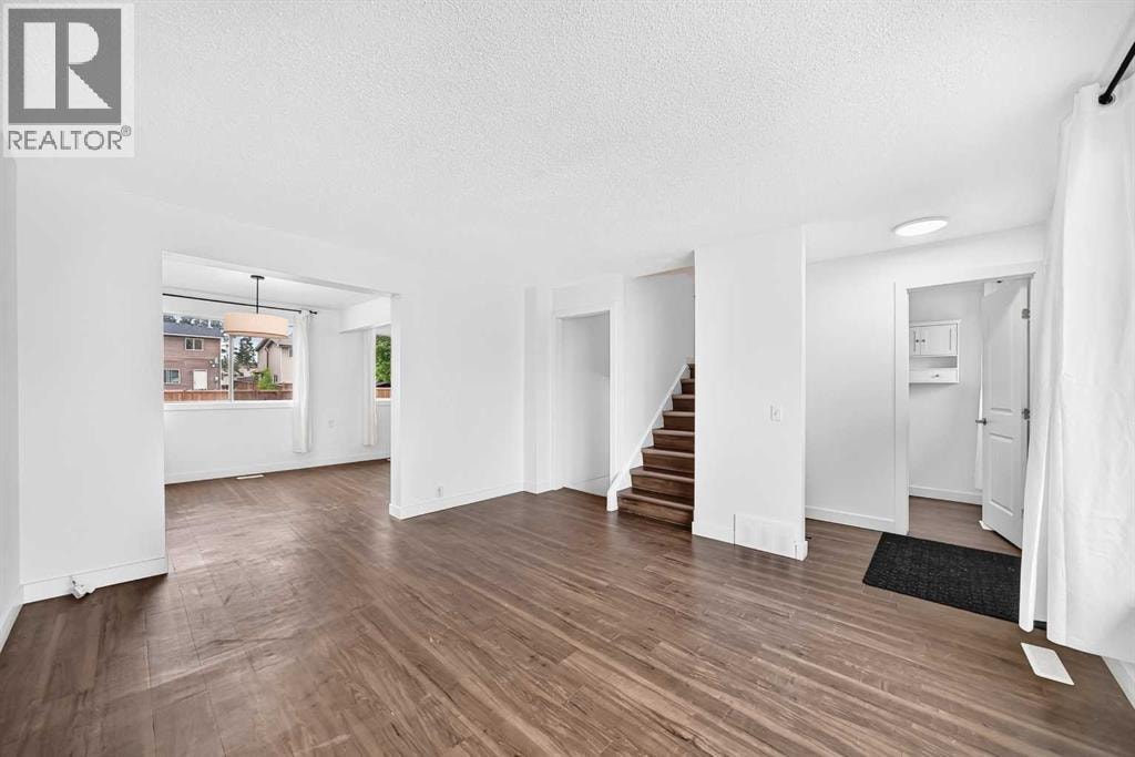 60 Erin Mount Crescent SE — photo 5