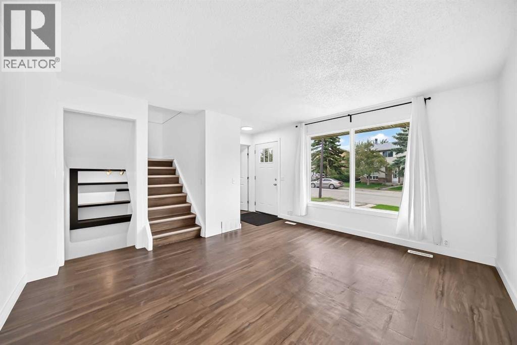 60 Erin Mount Crescent SE — photo 6