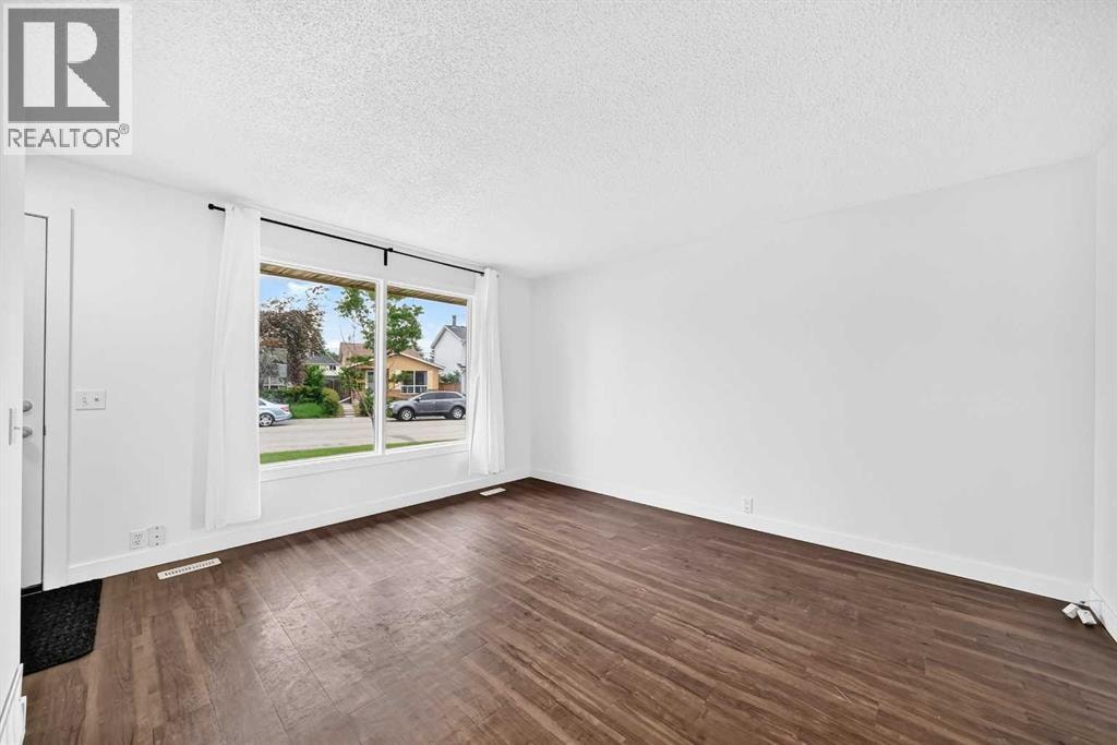 60 Erin Mount Crescent SE — photo 7