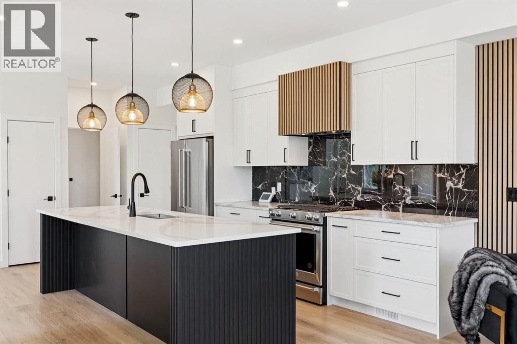 2402 Westmount Road NW — photo 16