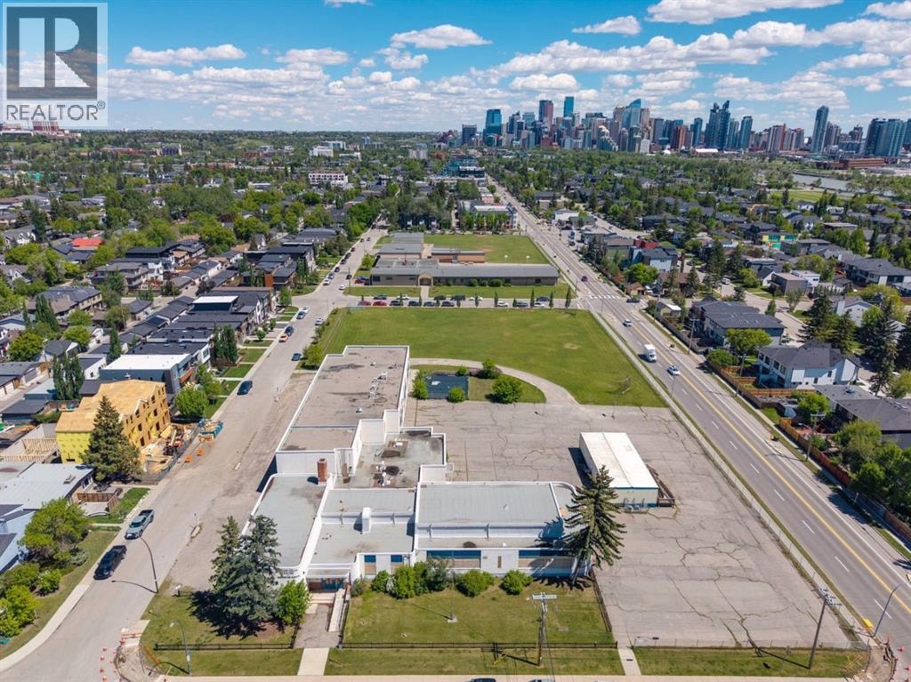 2402 Westmount Road NW — photo 8