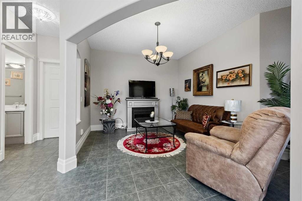 131 Invermere Close — photo 4