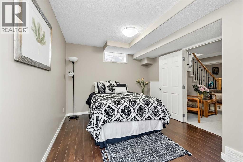 131 Invermere Close — photo 32