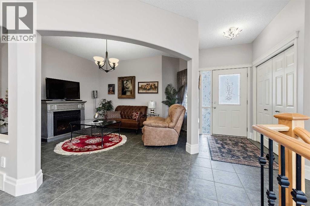 131 Invermere Close — photo 3
