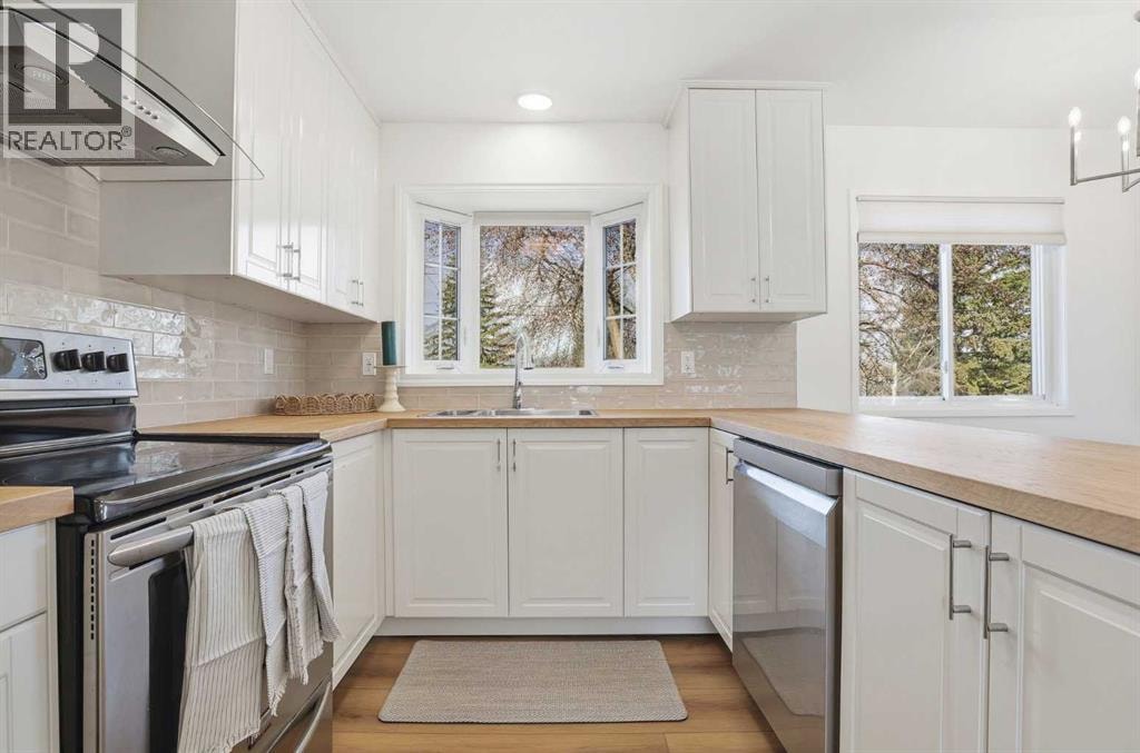 431 Queen Charlotte Drive SE — photo 13