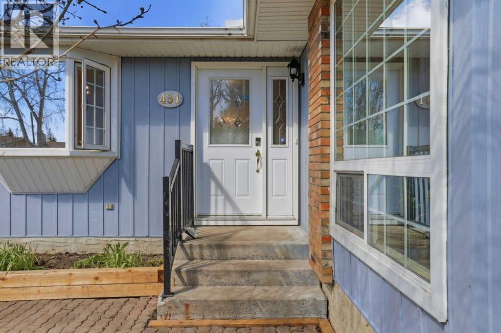 431 Queen Charlotte Drive SE — photo 3