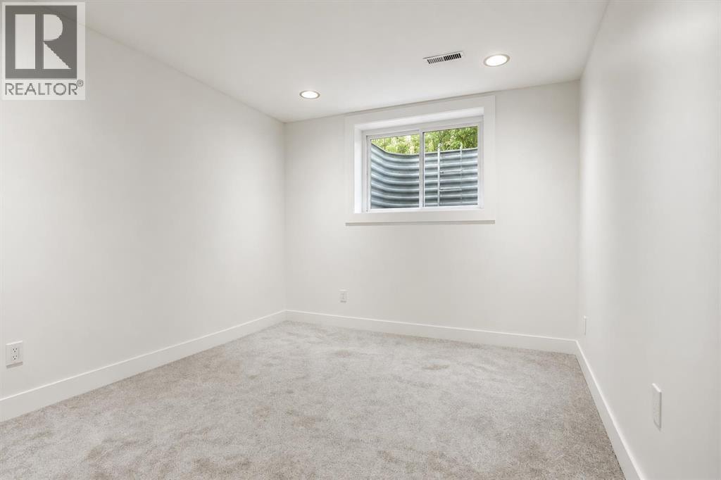 431 Queen Charlotte Drive SE — photo 40