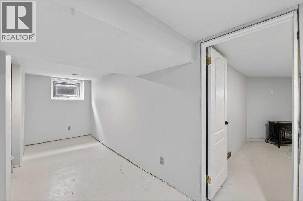 924 7A Street NW — photo 25
