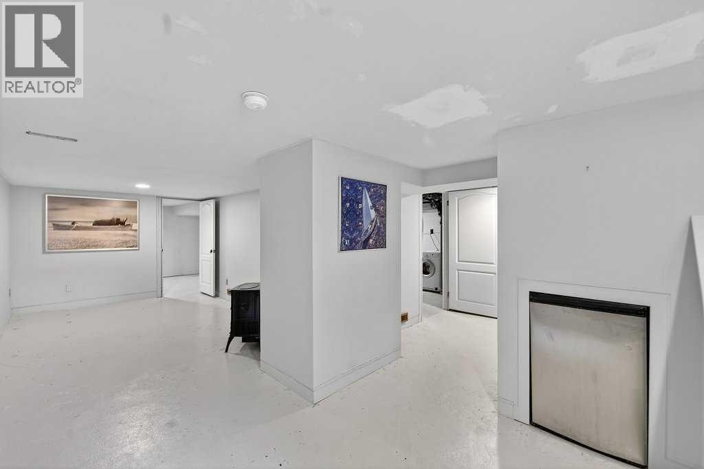 924 7A Street NW — photo 22