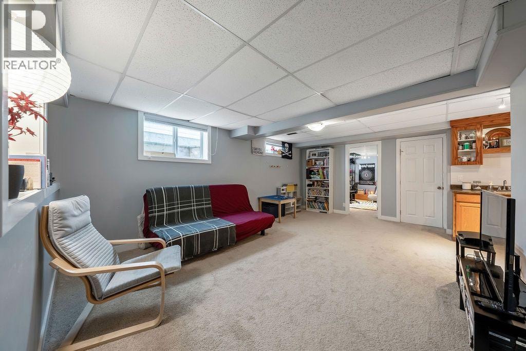 15 Woodmont Green SW — photo 32