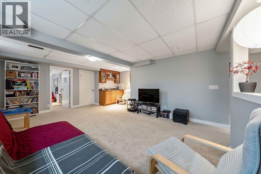 15 Woodmont Green SW — photo 33