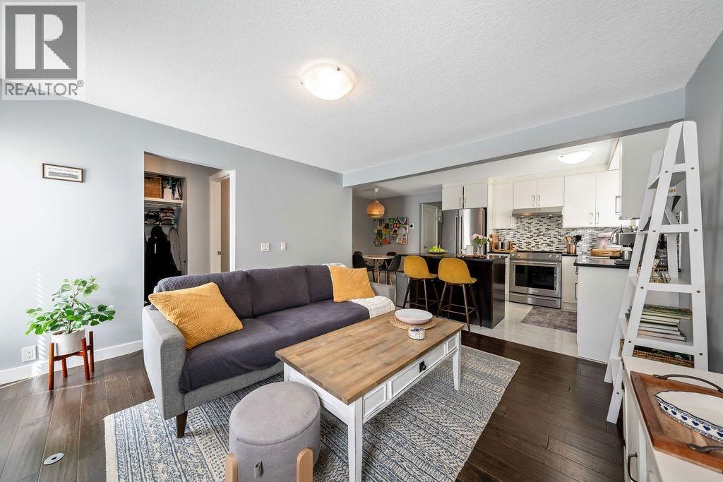 15 Woodmont Green SW — photo 20