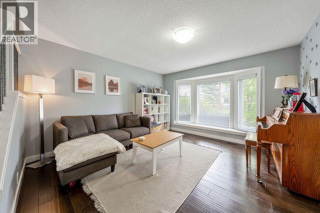 15 Woodmont Green SW — photo 3