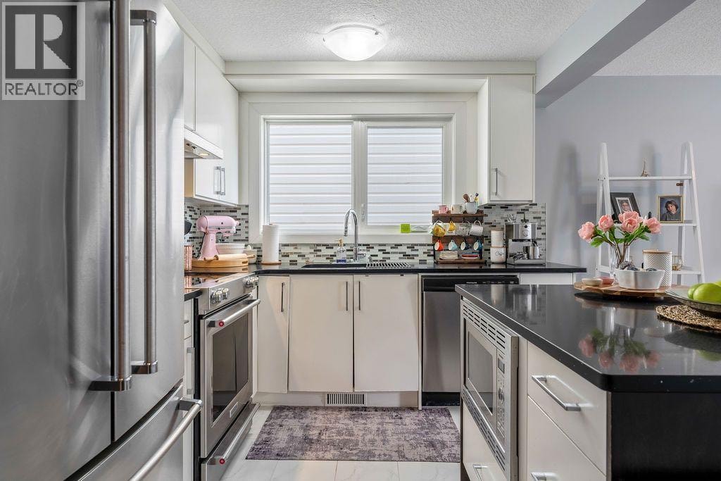 15 Woodmont Green SW — photo 12