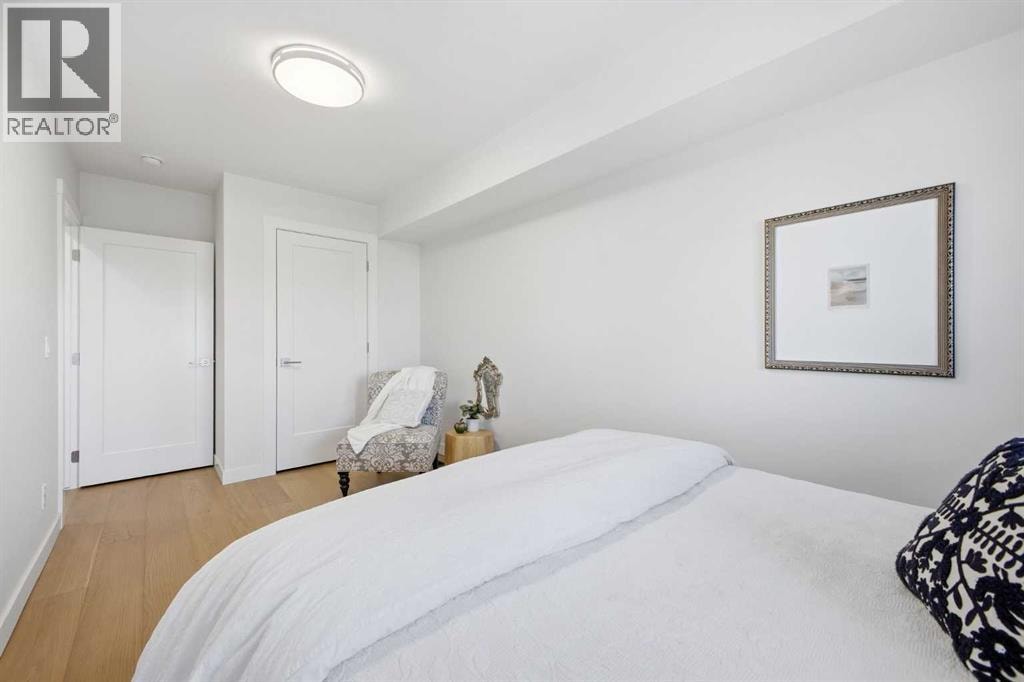 3817 18 Street SW — photo 27