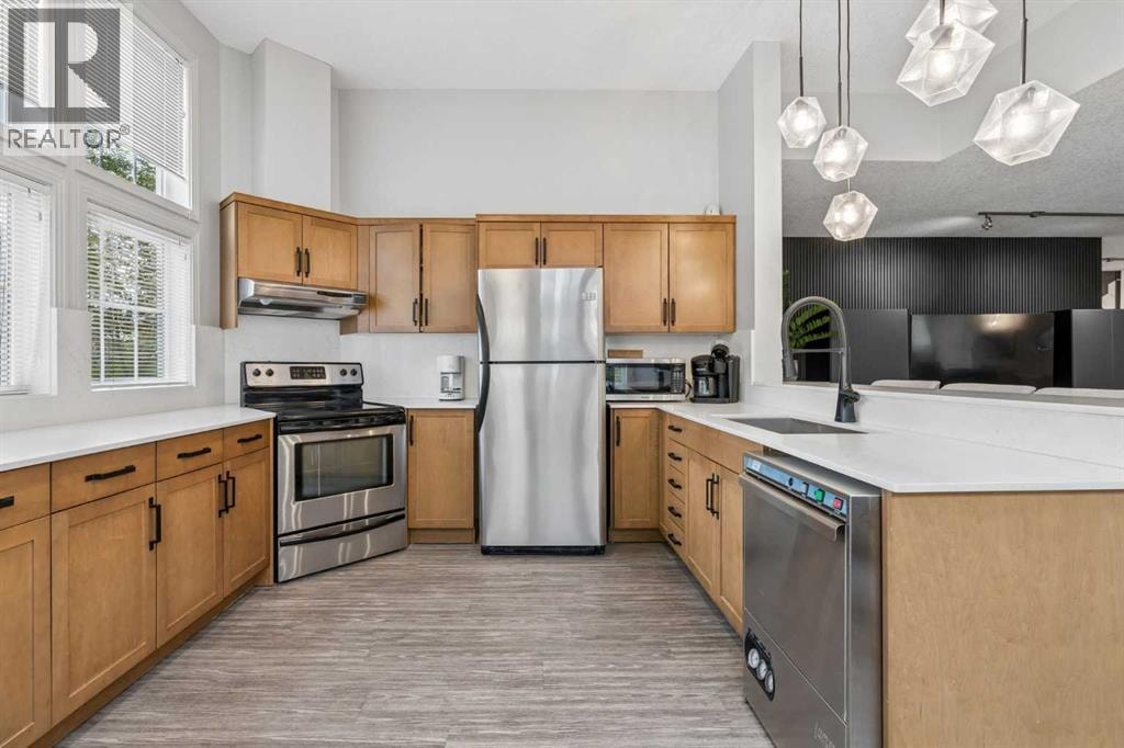 216, 70 Royal Oak Plaza NW — photo 18
