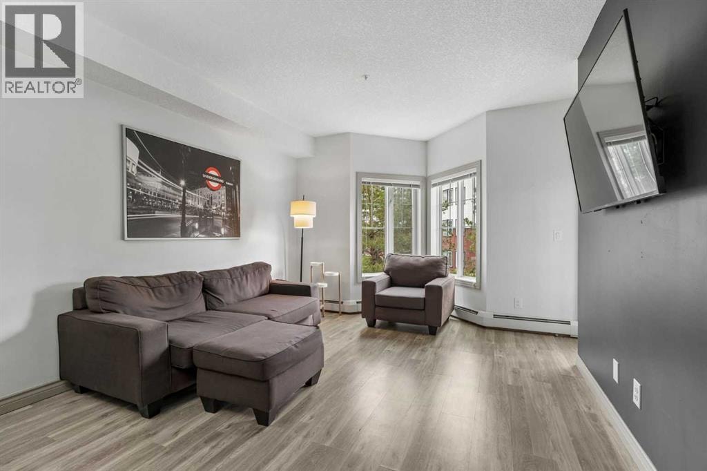 216, 70 Royal Oak Plaza NW — photo 8