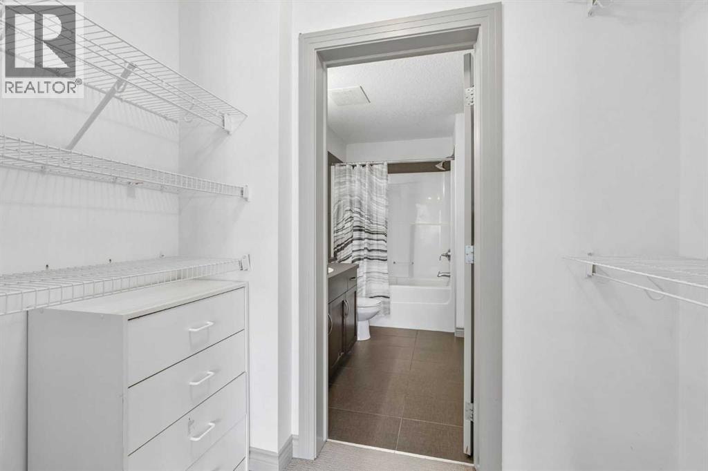 216, 70 Royal Oak Plaza NW — photo 12