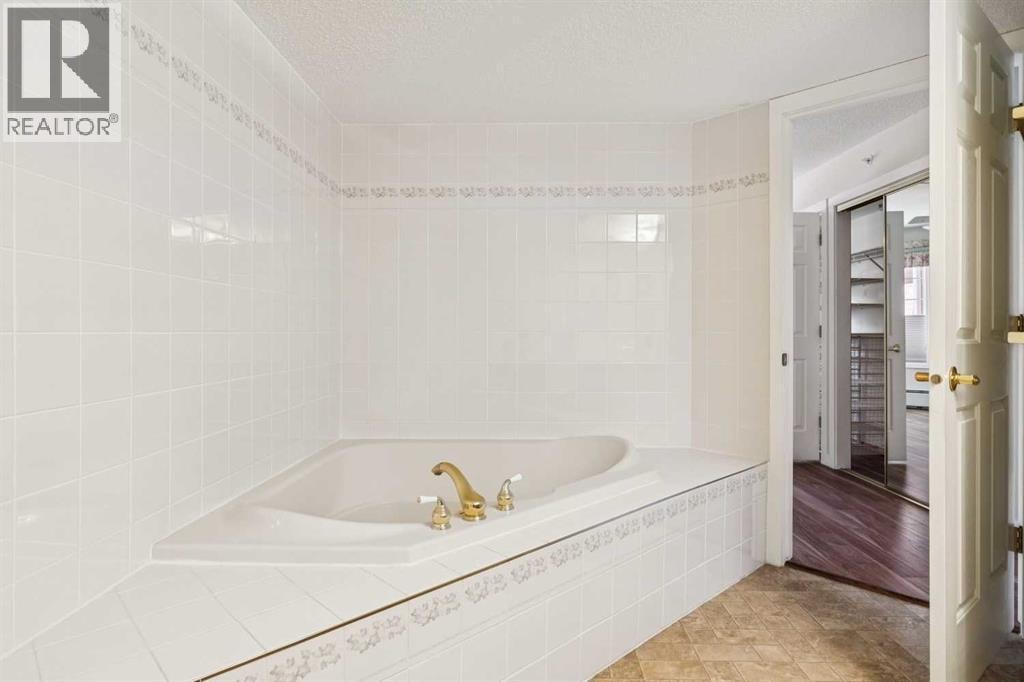 1213, 1213 Sienna Park Green SW — photo 28
