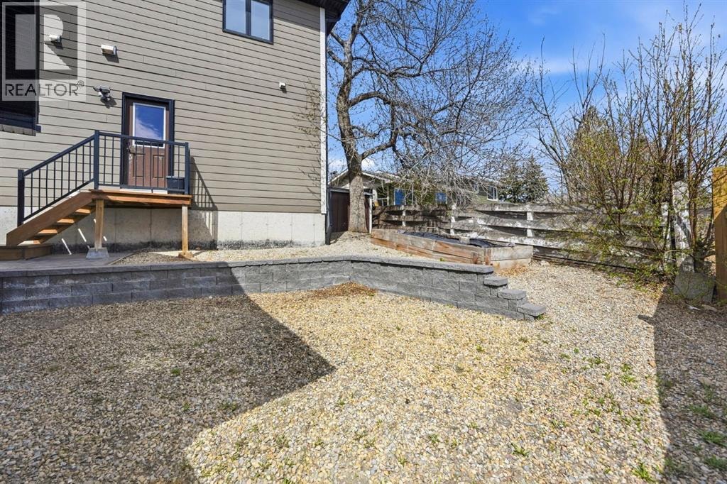 29 Winchester Crescent SW — photo 40
