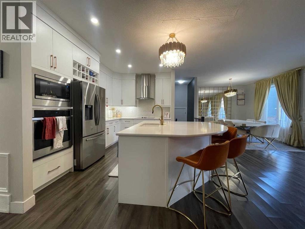220 Carringham Road NW — photo 8