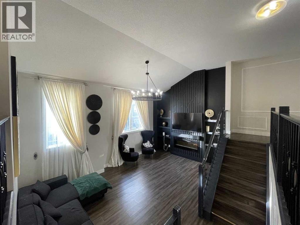 220 Carringham Road NW — photo 36