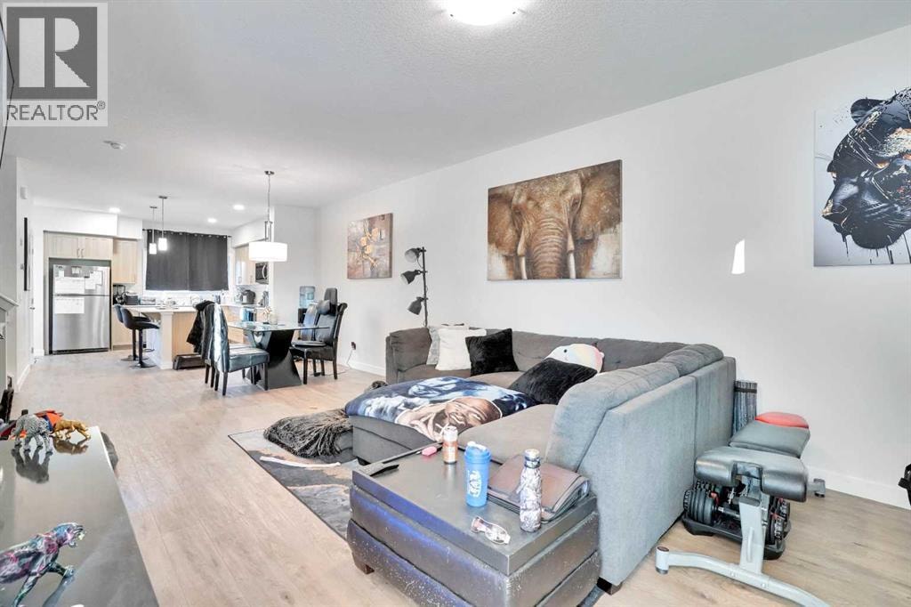514 Wolf Willow Boulevard SE — photo 4