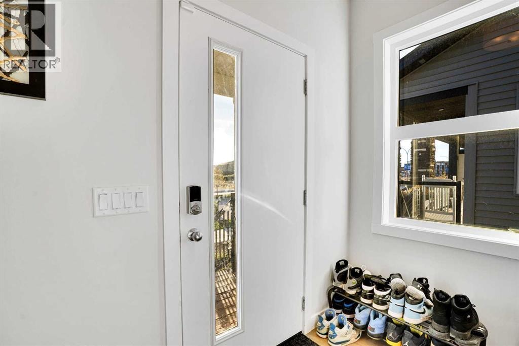 514 Wolf Willow Boulevard SE — photo 3
