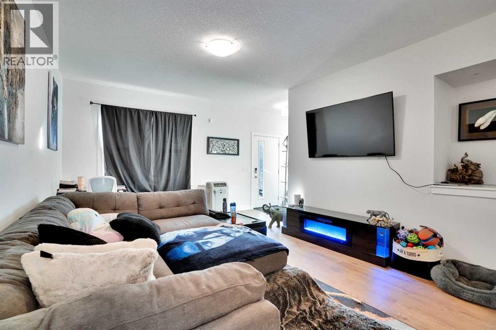 514 Wolf Willow Boulevard SE — photo 5
