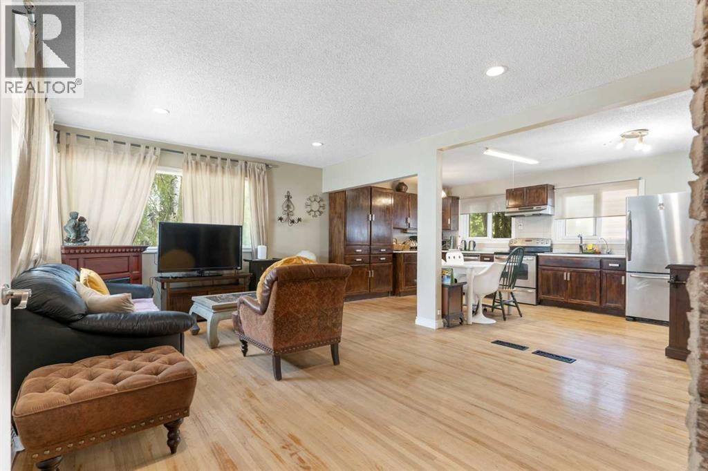 87 Hillgrove Drive SW — photo 3