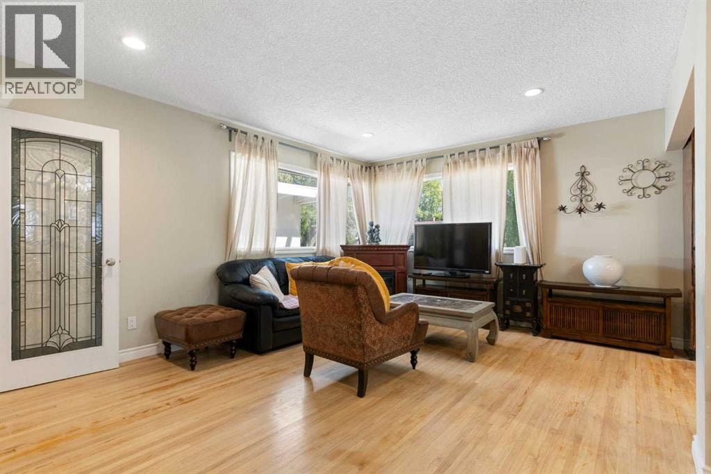 87 Hillgrove Drive SW — photo 4