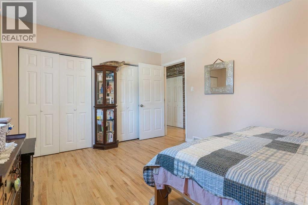 87 Hillgrove Drive SW — photo 16