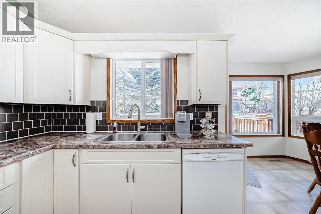 32 West Mackay Crescent — photo 11
