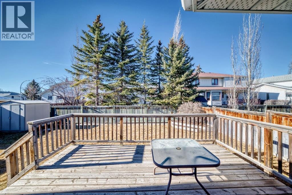 32 West Mackay Crescent — photo 13