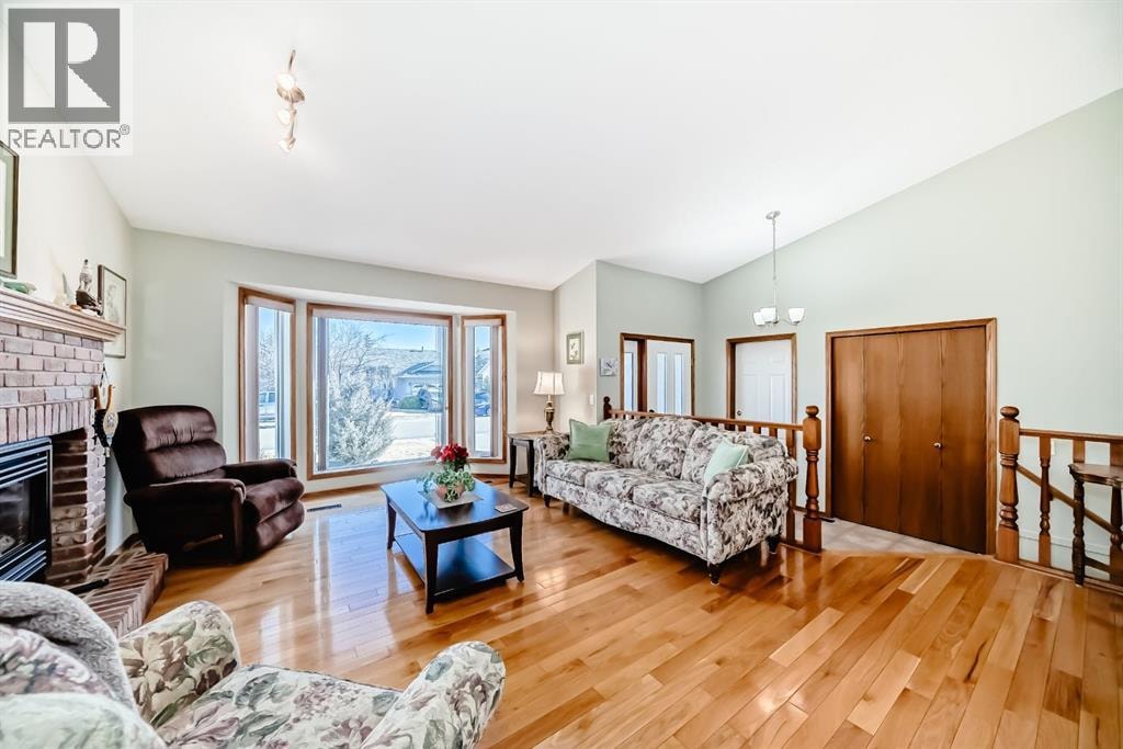 32 West Mackay Crescent — photo 4