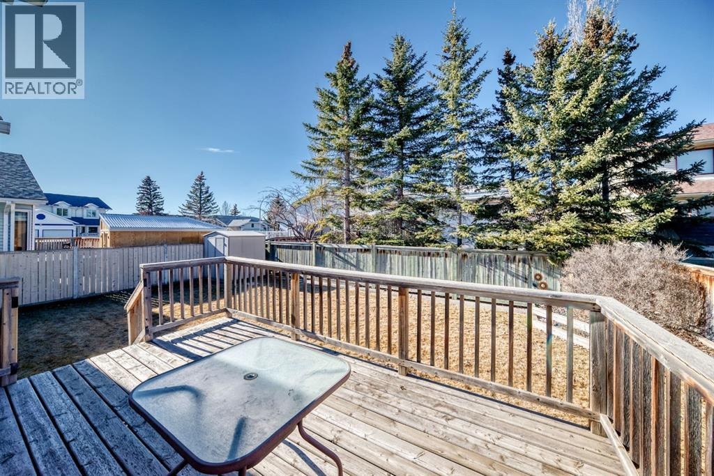 32 West Mackay Crescent — photo 3