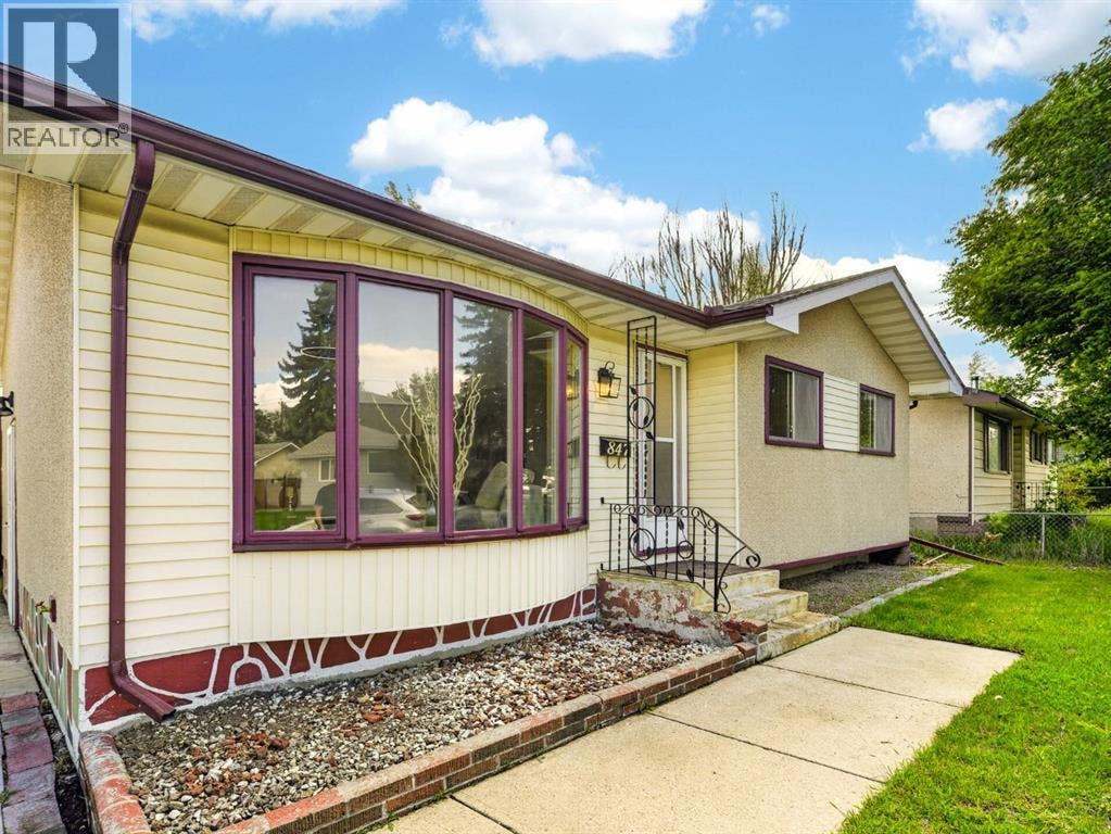 847 Raynard Crescent SE — photo 5