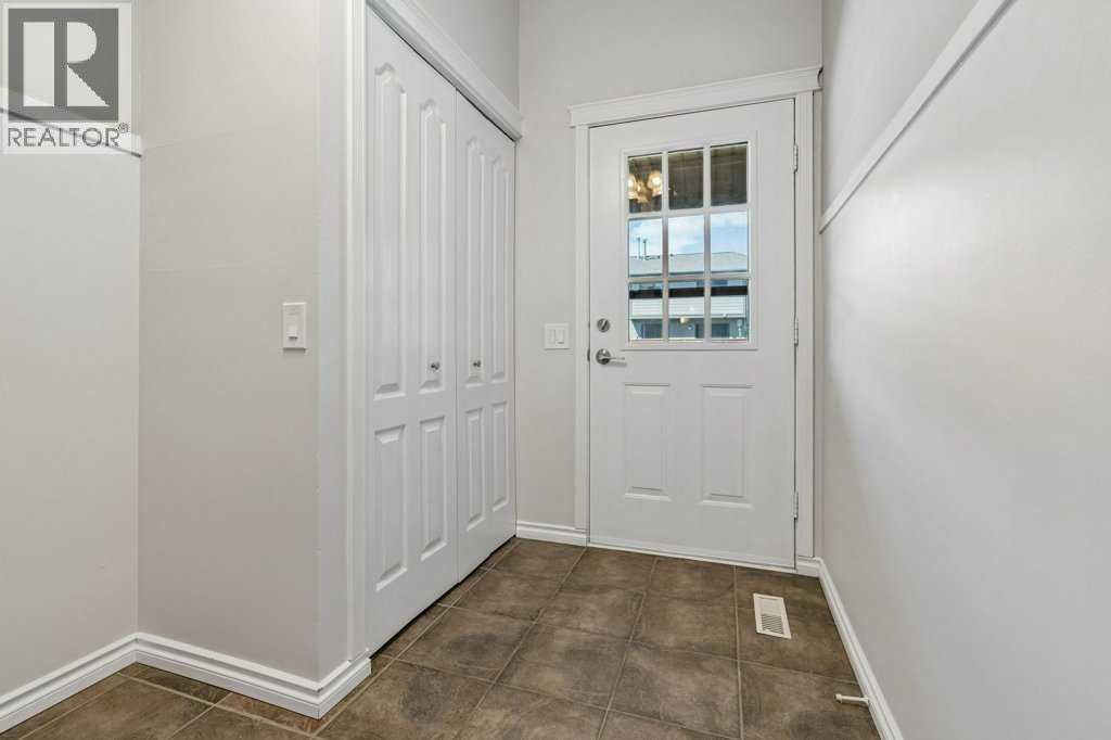 25, 5019 46 Avenue SW — photo 4
