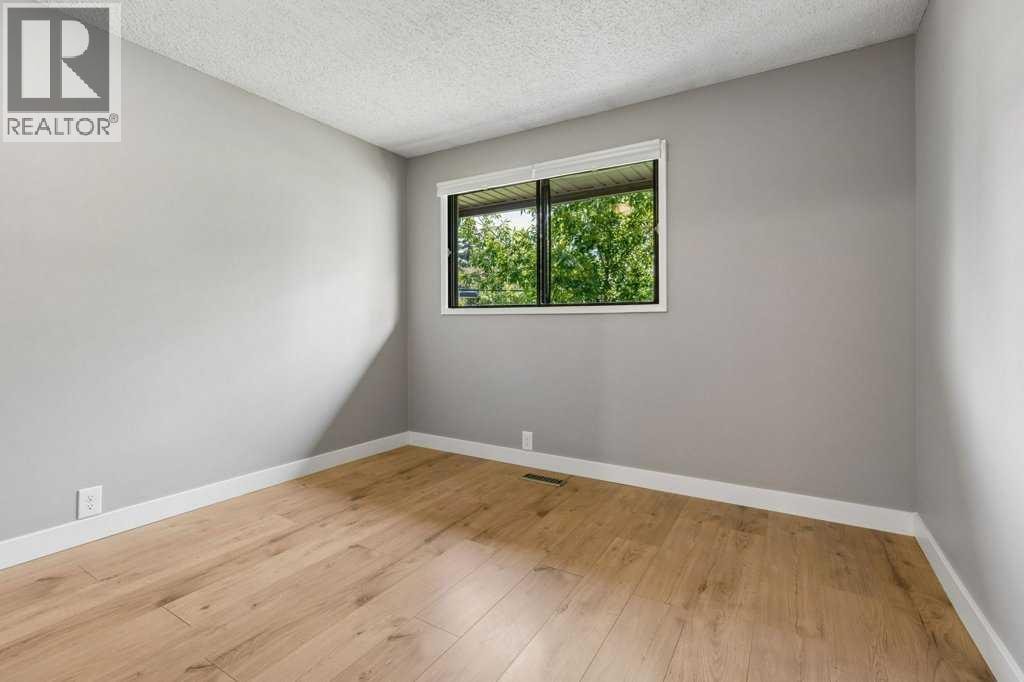 25, 5019 46 Avenue SW — photo 24