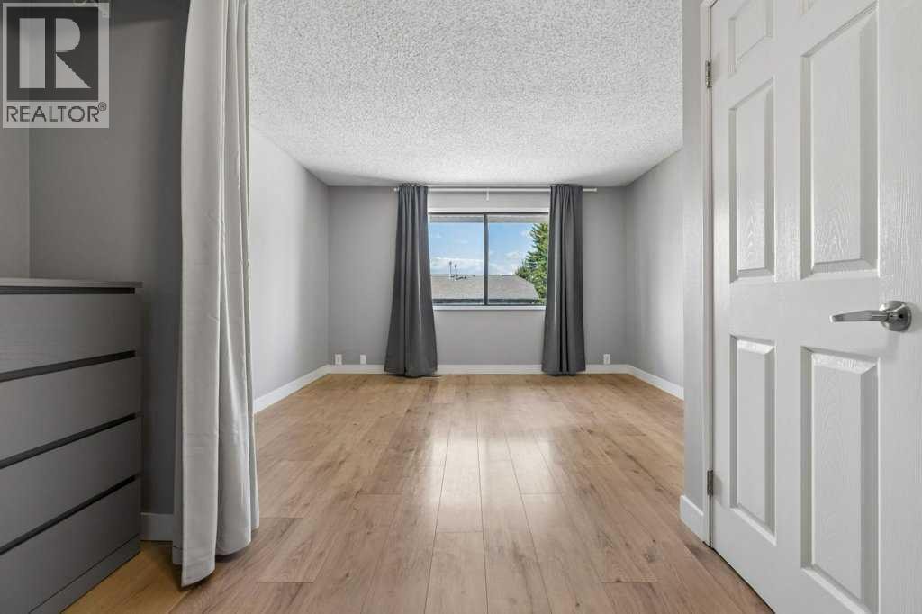 25, 5019 46 Avenue SW — photo 17
