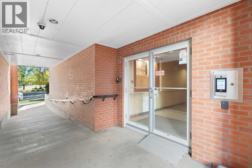 406, 830 Centre Avenue NE — photo 6