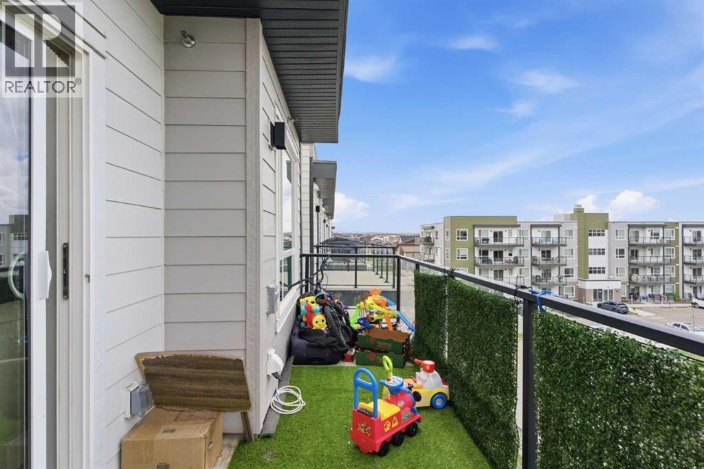 3417, 33 Carringham Gate NW — photo 39