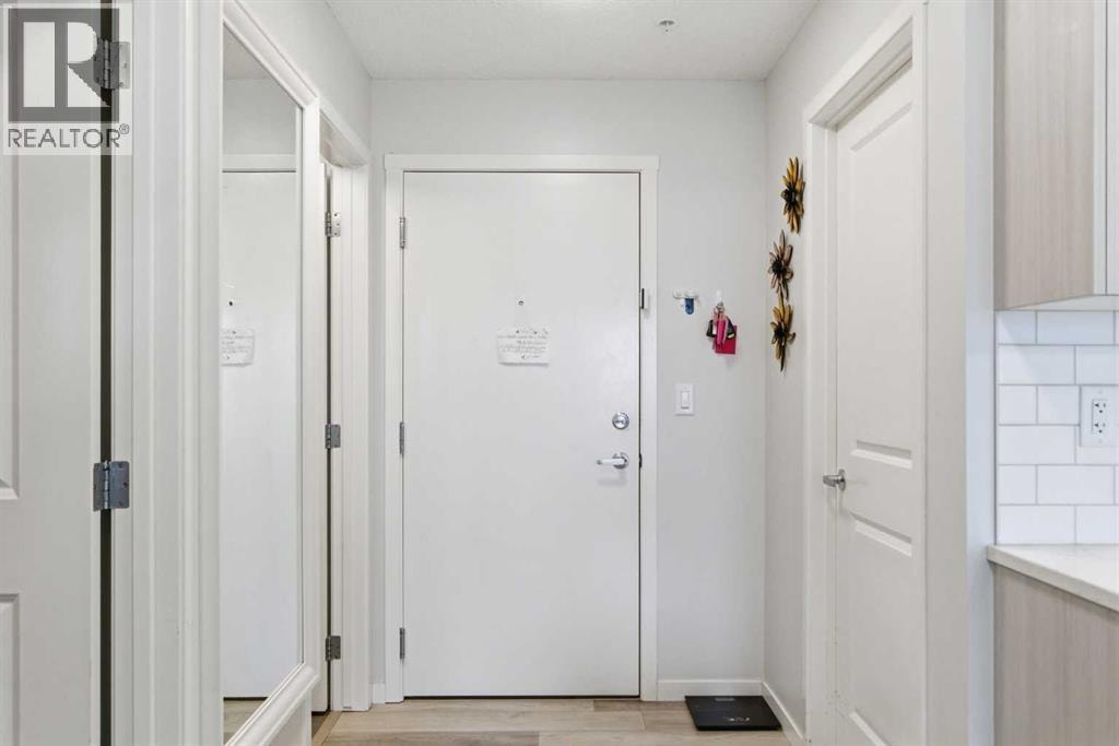3417, 33 Carringham Gate NW — photo 9