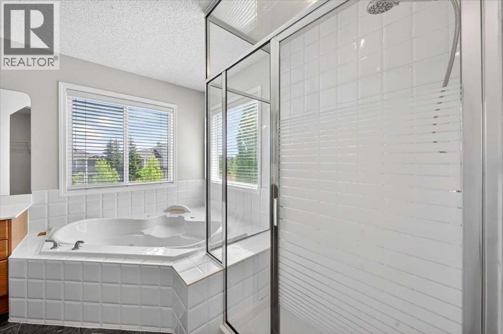 18 Cougarstone Bay SW — photo 37