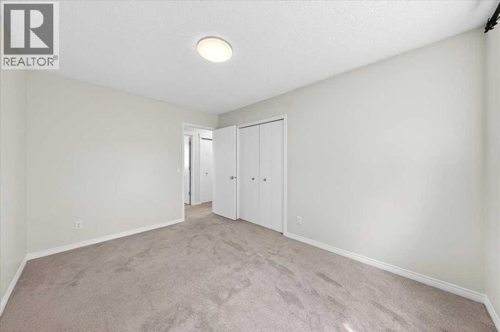 18 Cougarstone Bay SW — photo 32