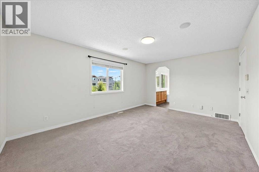 18 Cougarstone Bay SW — photo 35